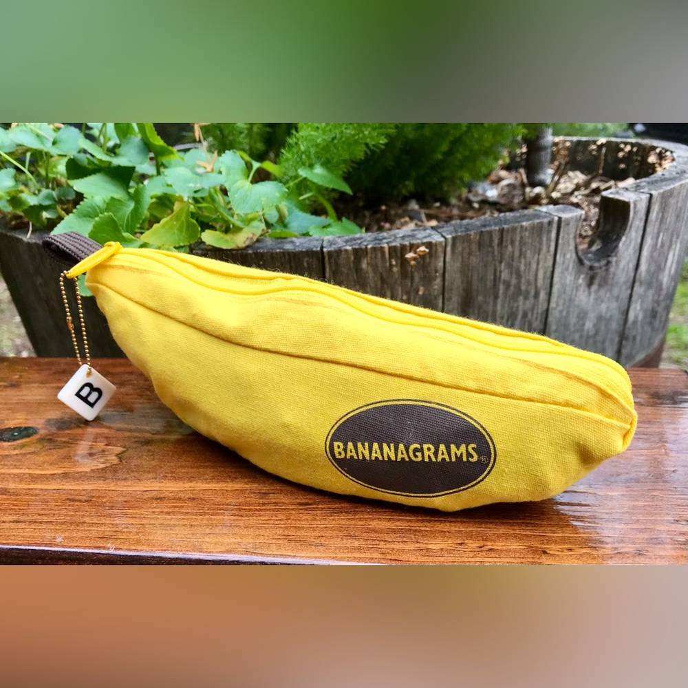 Fun BANANAGRAMS Spelling Tile Game Zipper Banana Pouch Game Night All Ages Learn